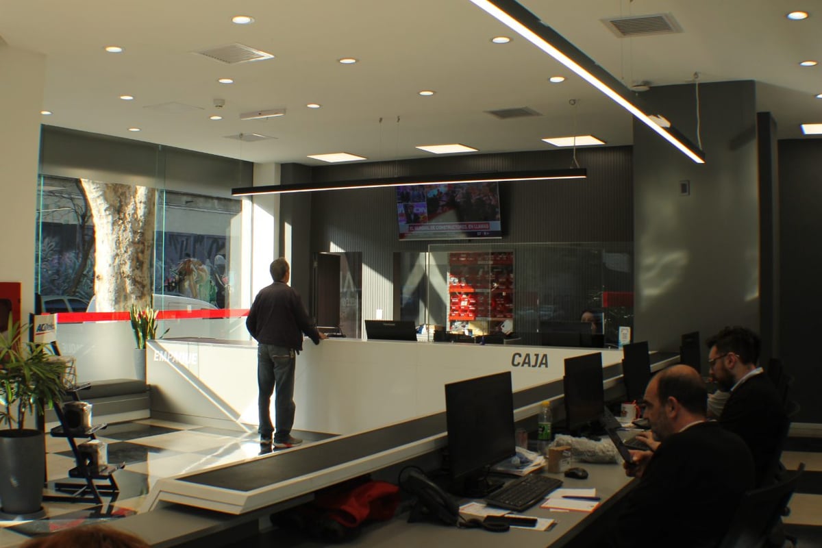 YAGUARON REPUESTOS — Logística · Oficinas + Depósito en Montevideo, Uruguay — imagen 5